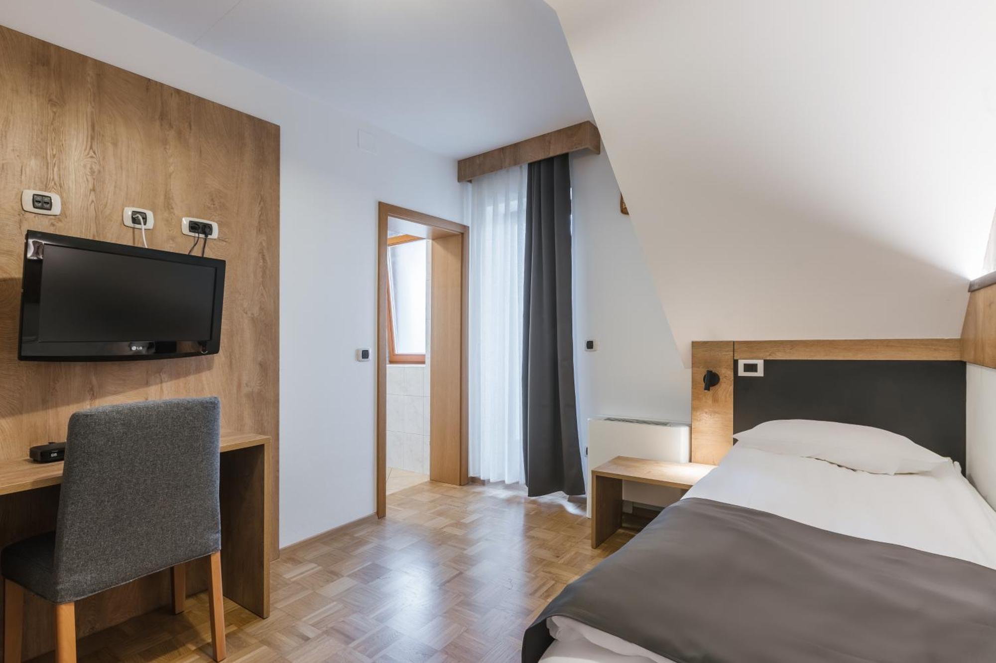 Gasthof Toeroek Lesce (Upper Carniola)